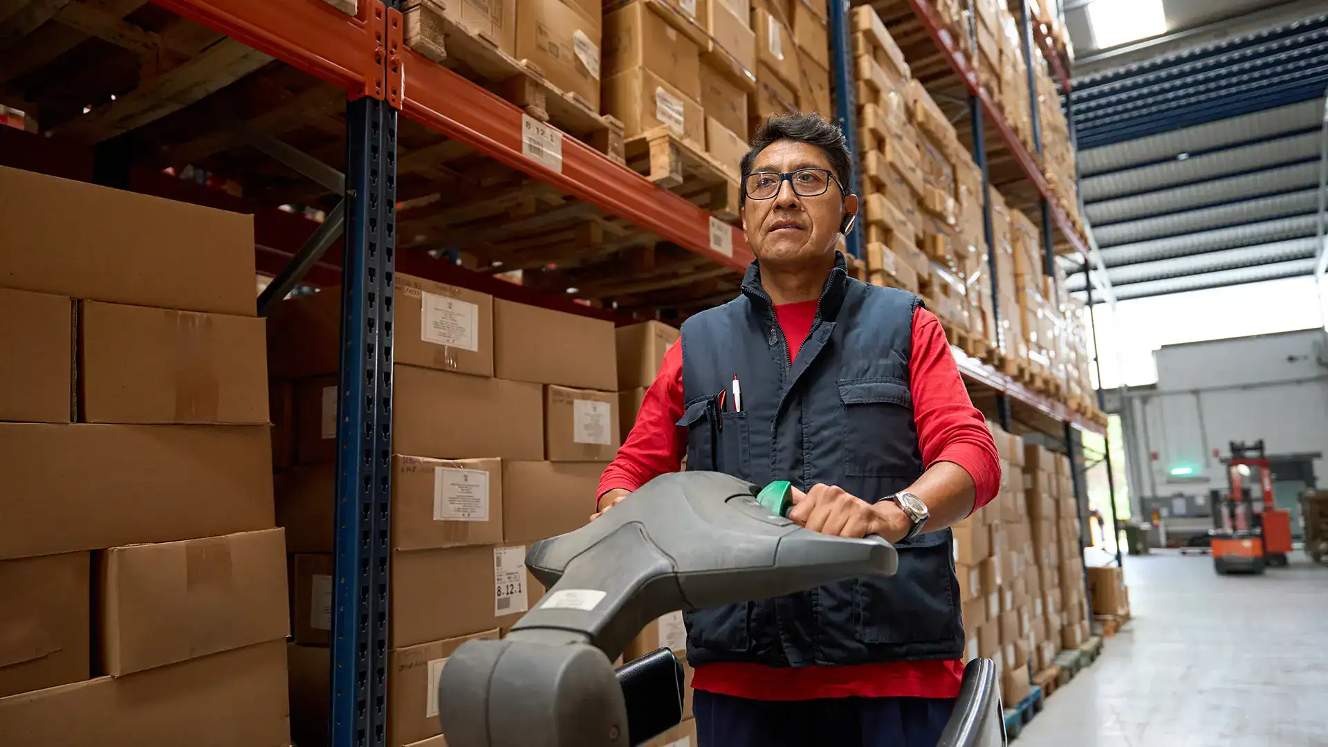 AI-Powered Shelf Intelligence: Transforming Warehouse Accuracy, Visibility, and Efficiency 2 Traditional Inventory Methods